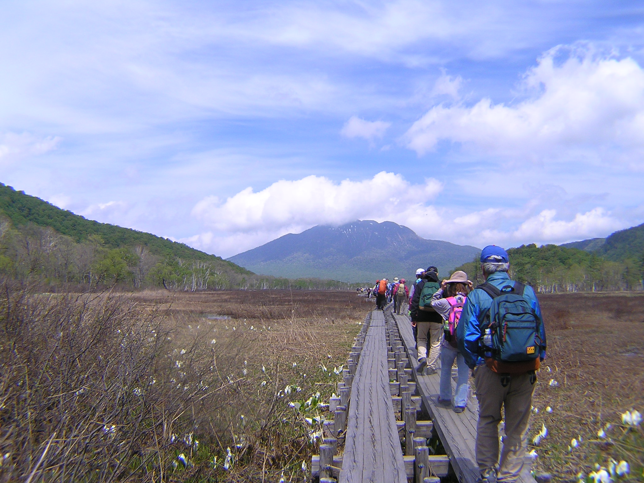 写真10．＜燧ヶ岳に向かって　歩く　歩く＞.JPG